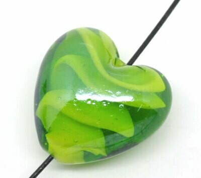 2 perles de verre coeur vert 25 x 25 mm