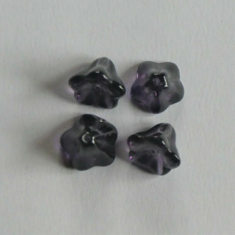 4 perles fleur trompette en verre  8x13mm violet