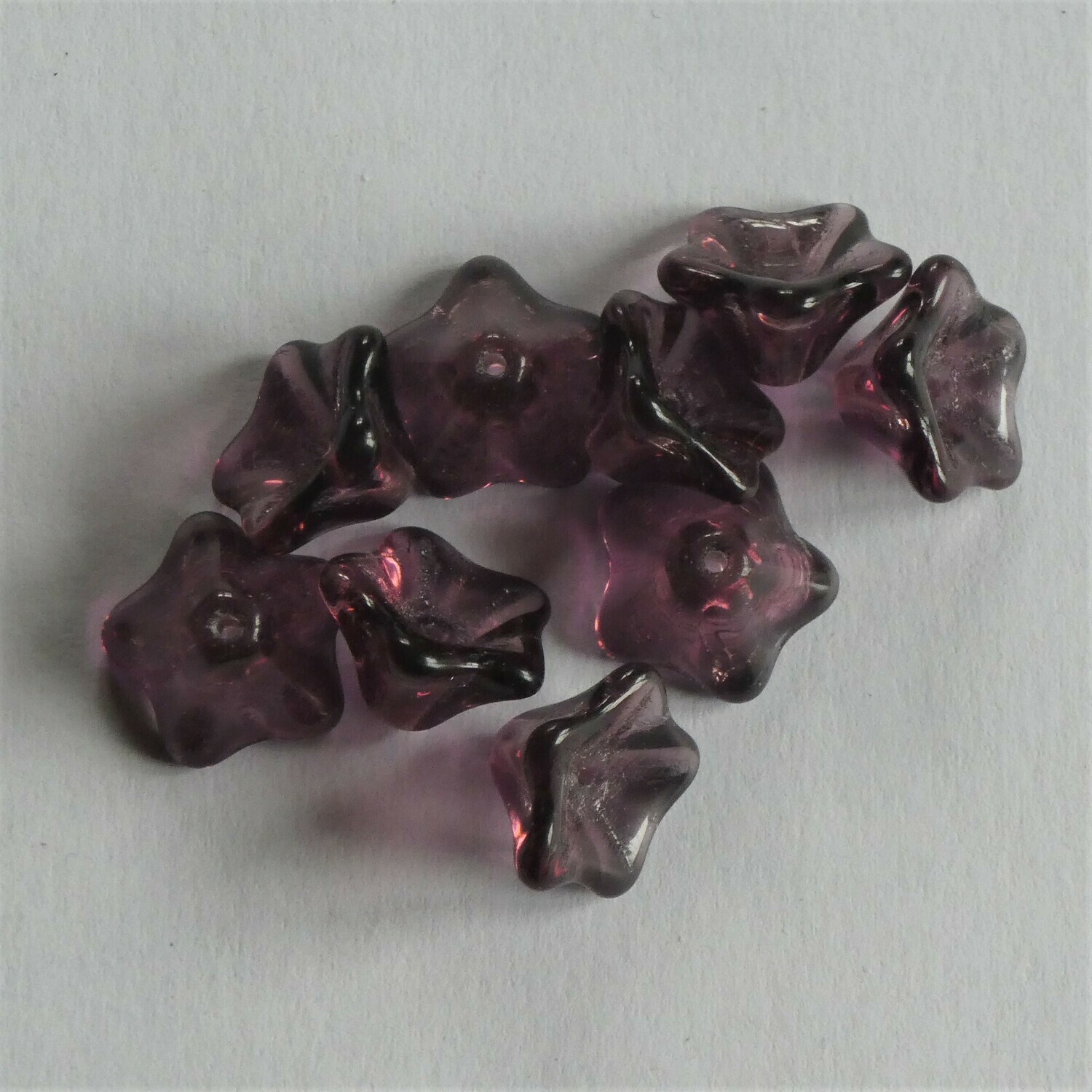 9 perles fleur trompette en verre  8x13mm amethyste