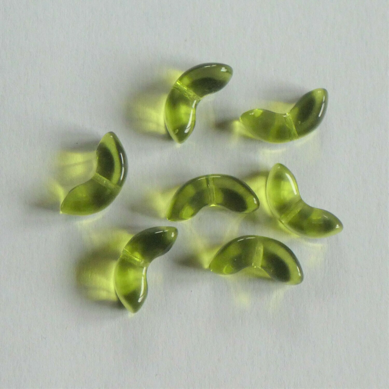7 perles de verre de Bohème aile d'ange angel wings vert clair 15 mm