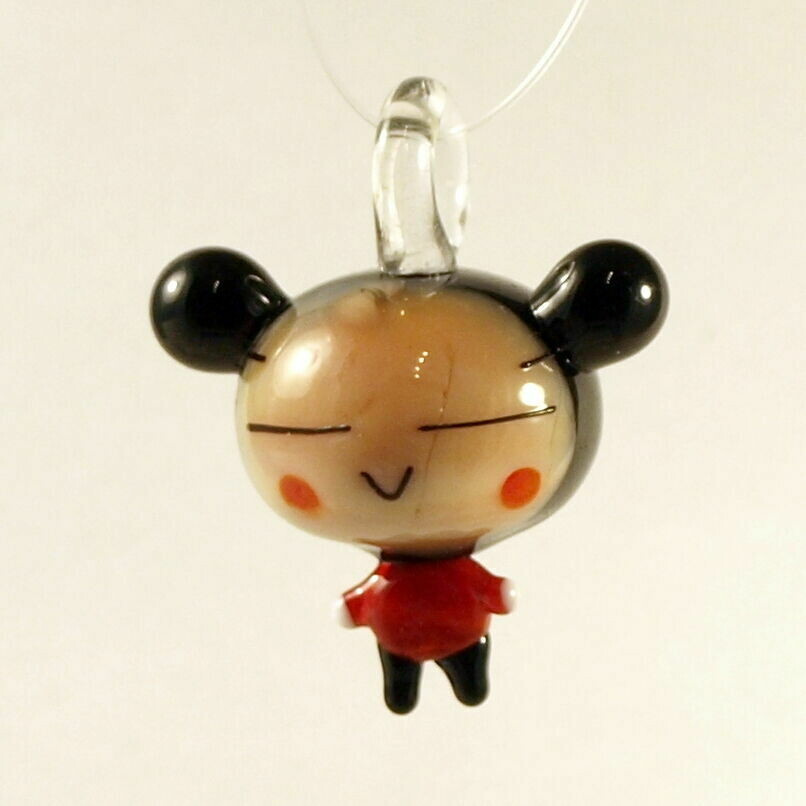 Pendentif fillette souris rouge et noir 21 mm