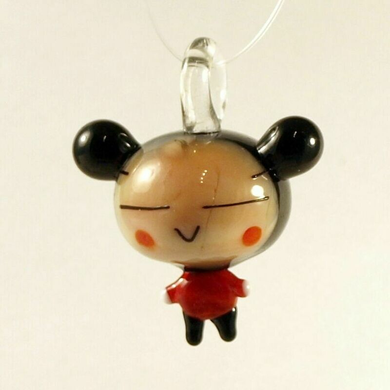 Pendentif fillette souris rouge et noir 21 mm