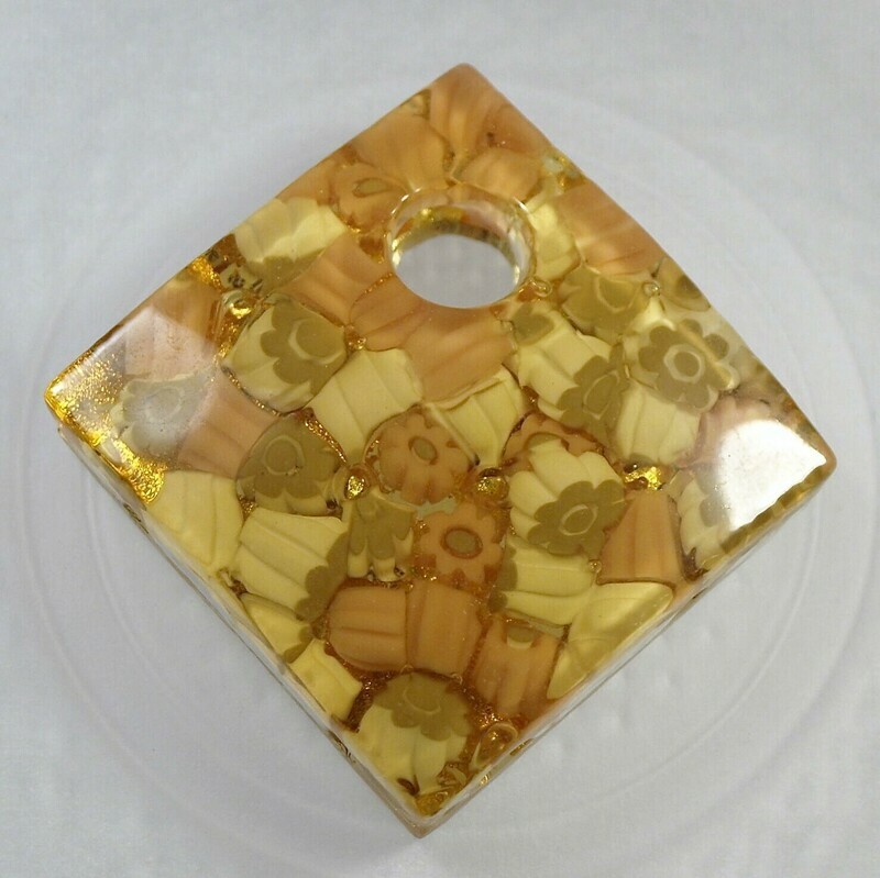 Pendentif Murano losange  fleurs topaze et or 30 mm
