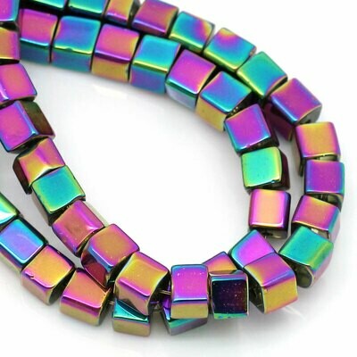 50 perles cube en verre irisé multicolore 4 x 4 mm