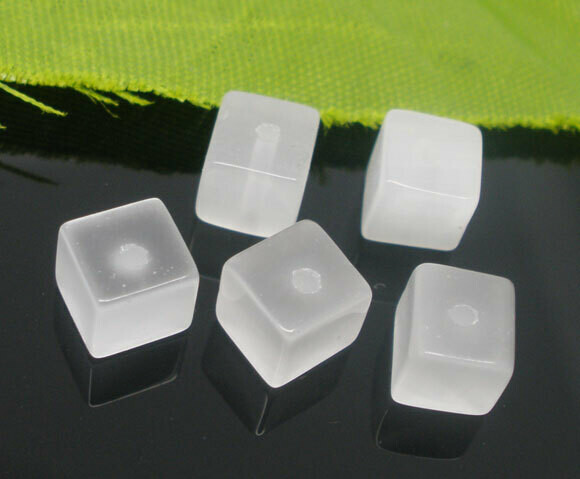 8 perles cube en verre blanc nacré  6 mm