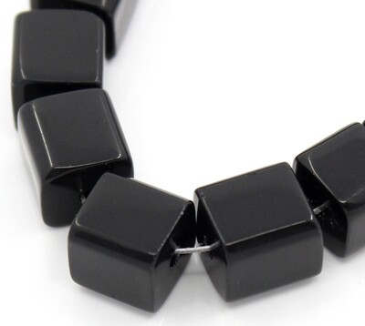 30 perles cube en verre noir 8 mm
