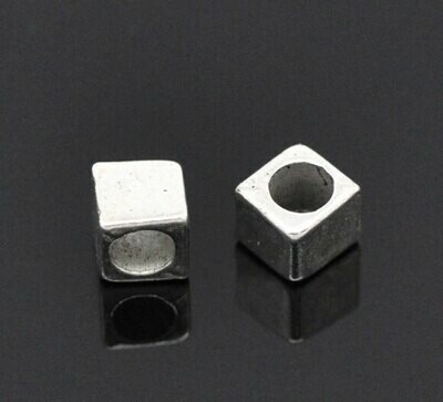 50 perles cube argentées 4 mm