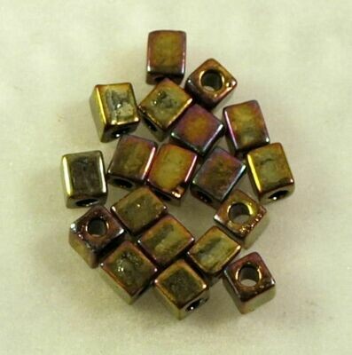 5g de cubes Mijuki 3 mm metallic gold iris