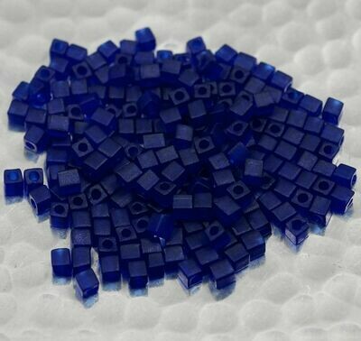 10g de cubes Mijuki 3 mm Matte Transp Cobalt ref 151F