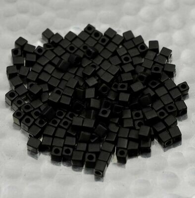 10g de cubes Mijuki 3 mm Matte Black ref 401F