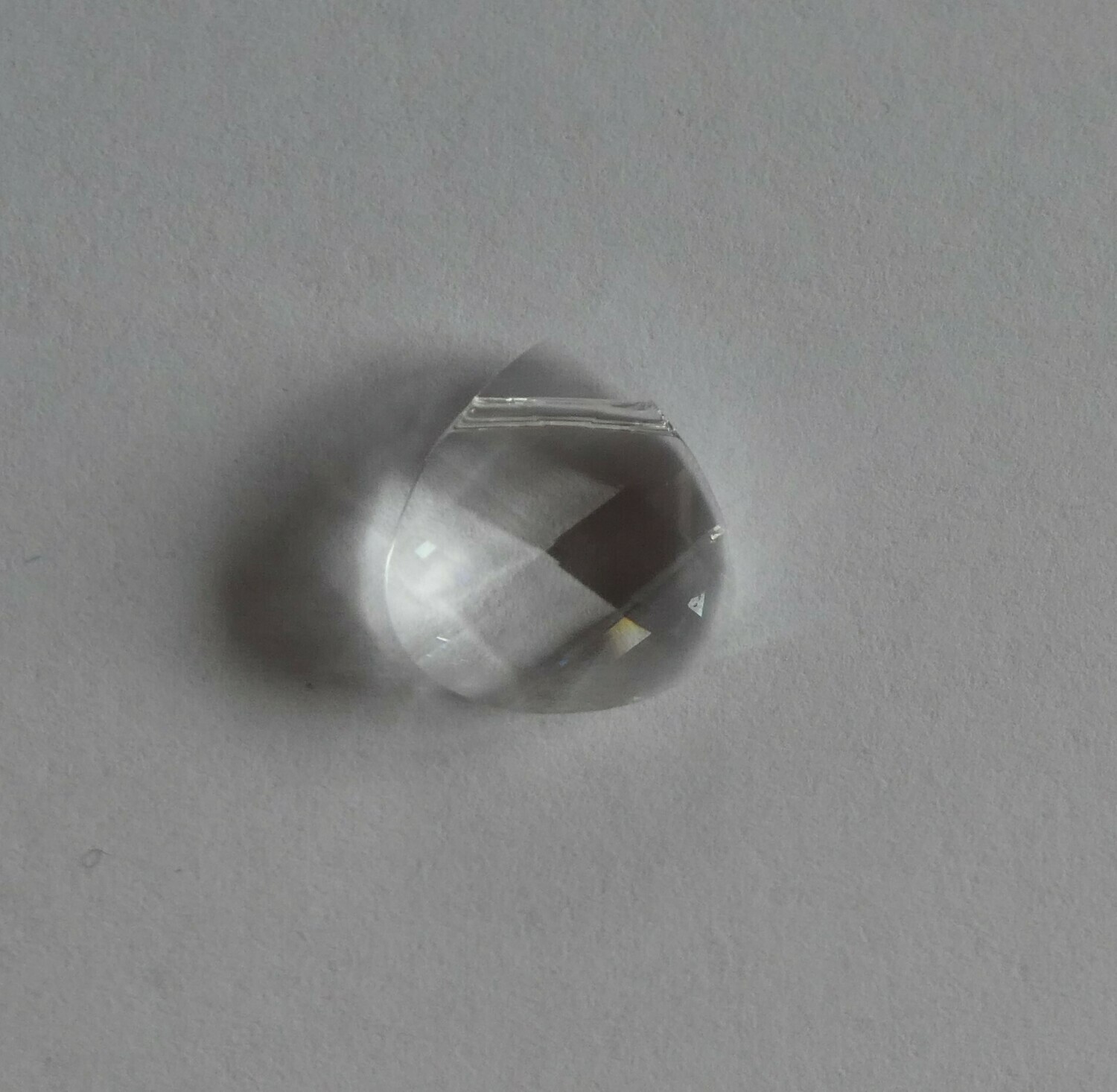 Pendentif briolette plate en cristal de Swarovski 6012 crystal 15,4x14 mm