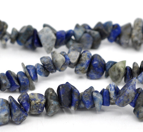 1 fil de 88 cm de chips pierre synthétique gris-bleu 5 x 2 mm à 10 x 5 mm