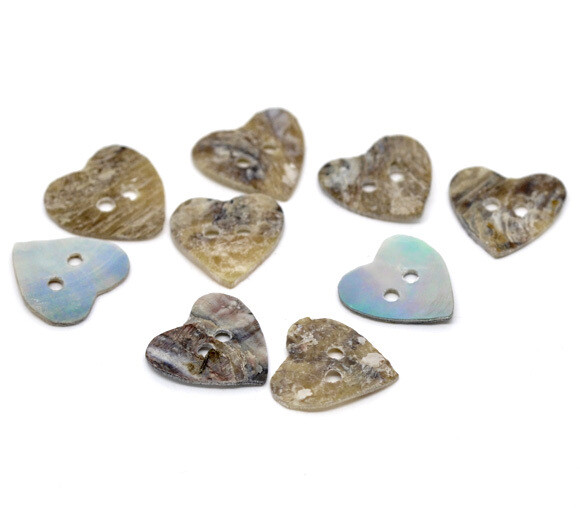 6 boutons coeur de nacre  à 2 trous 15 x 15 mm
