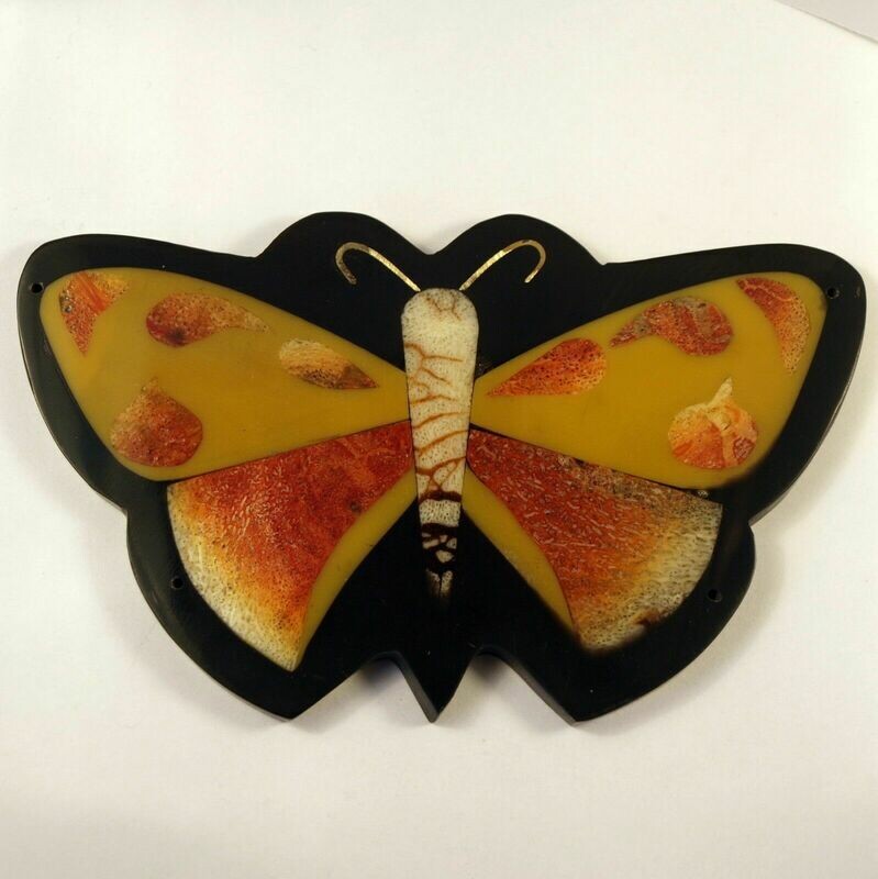 Pendentif poudre de pierre vernis papillon 15x70x5 mm