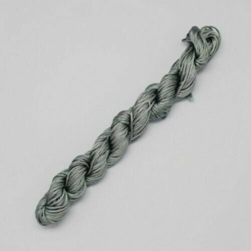 Fil nylon tressé à shamballa - Echeveau de 28 m - 1 mm épaisseur - gris