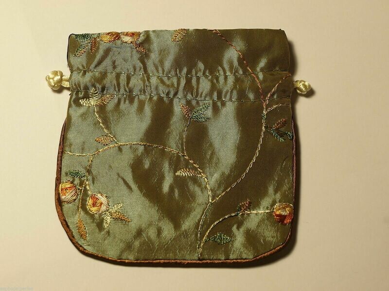 Sachet à bijoux pochon de tissus en satin vert d'eau 12 x 12 cm
