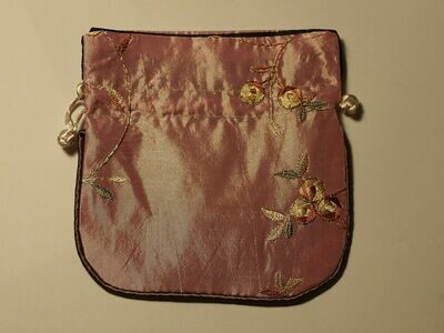 Sachet à bijoux pochon de tissus en satin rose clair 12 x 12 cm