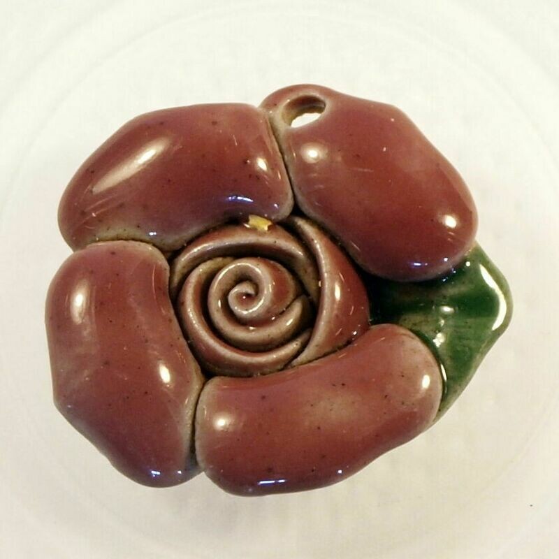 Perle en céramique bordeaux clair  32 mm