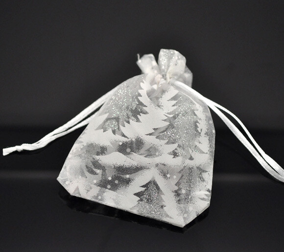3 sachets en organza blanc décor sapins argentés  9 x 7 cm