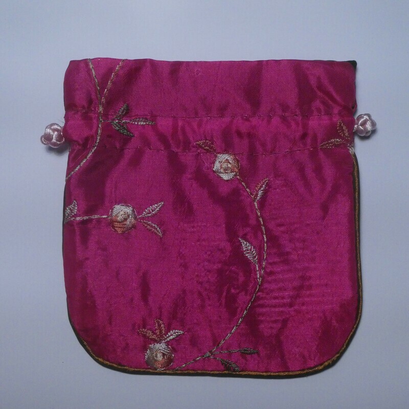 Sachet à bijoux pochon de tissus en satin fuchsia 12 x 12 cm