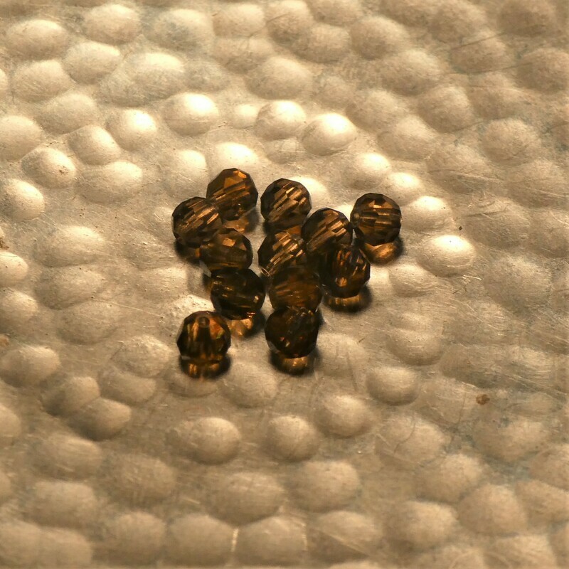 12 perles rondes taillées en cristal de Bohème 4 mm Smoke topaze AB