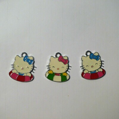 3 pendentifs breloque émaillée Hello Kitty bouée 2,5 x 2 cm
