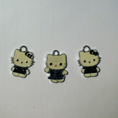 3 pendentifs breloque émaillée Hello Kitty 2,3 x 1,8 cm