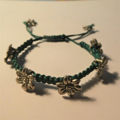 Bracelet SHAMBALA réglable vert sapin et fleurs argentées