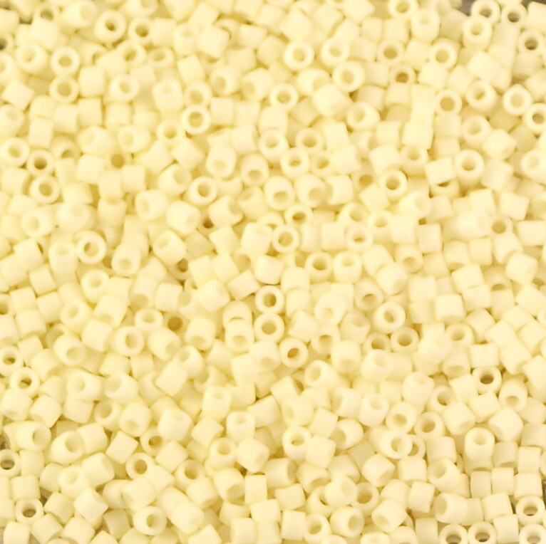 7,2 g de perles délicas ref 0352 Matte opaque cream taille 11