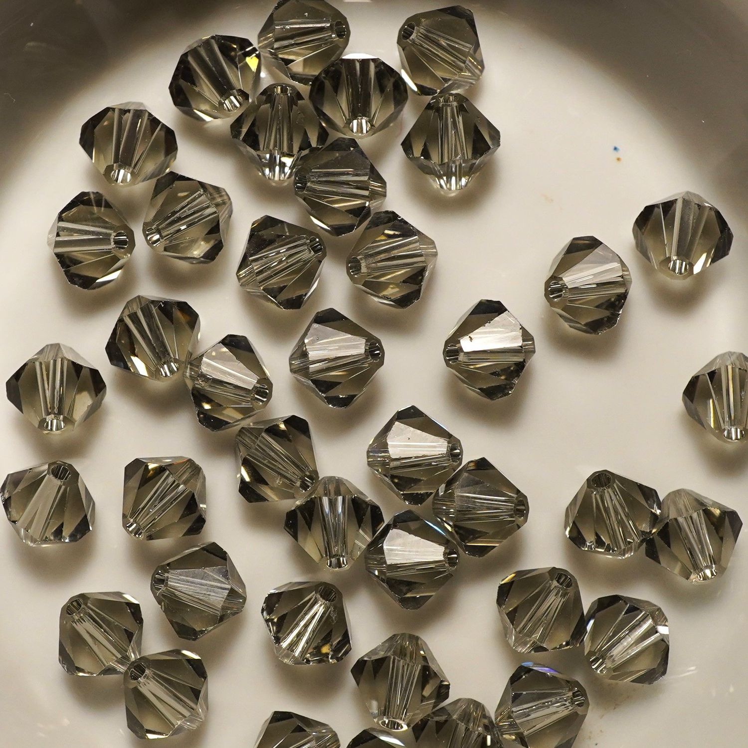 20 perles  toupies en cristal de Swarovski  5301 Black Diamond 6 mm