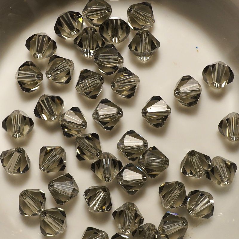 20 perles  toupies en cristal de Swarovski  5301 Black Diamond 6 mm