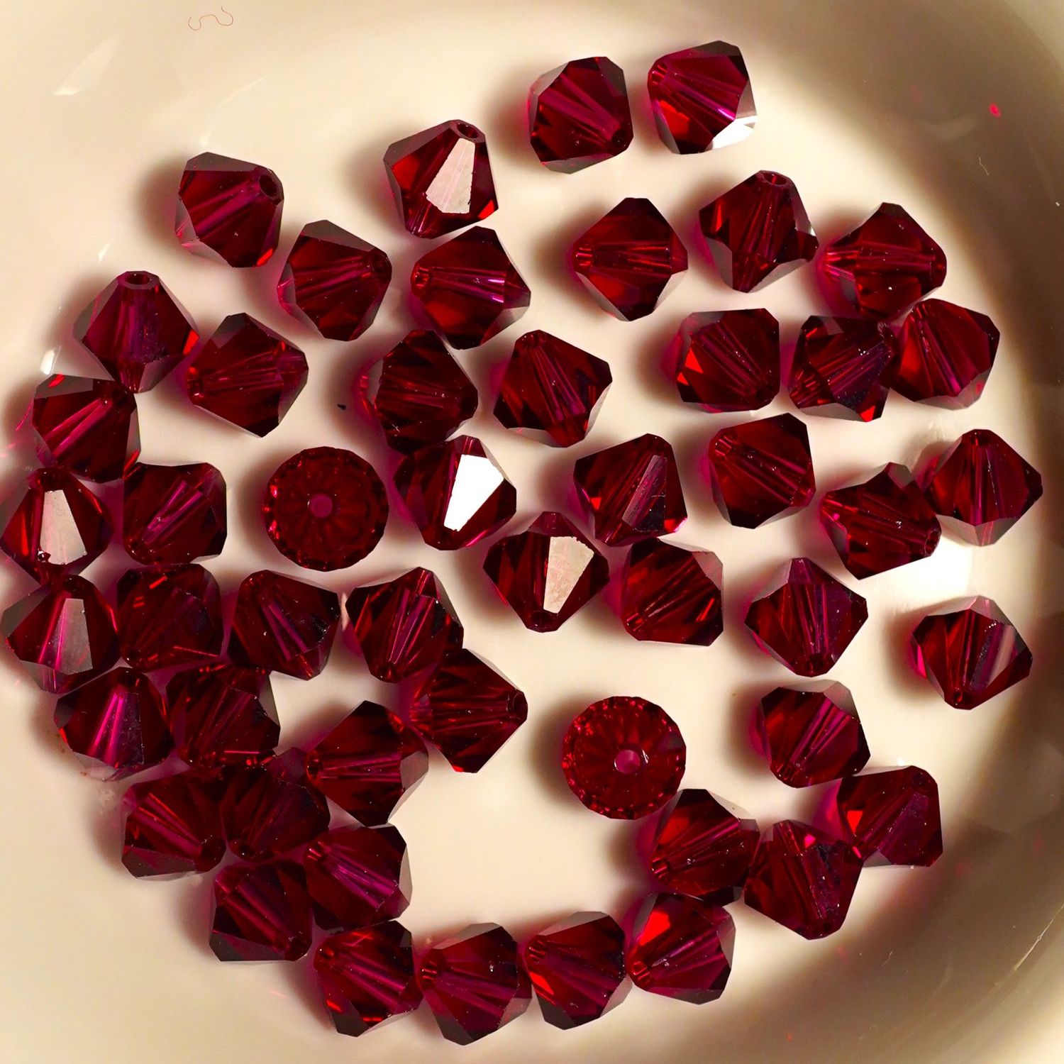 20 perles  toupies en cristal de Swarovski  5301 Rubis 6 mm