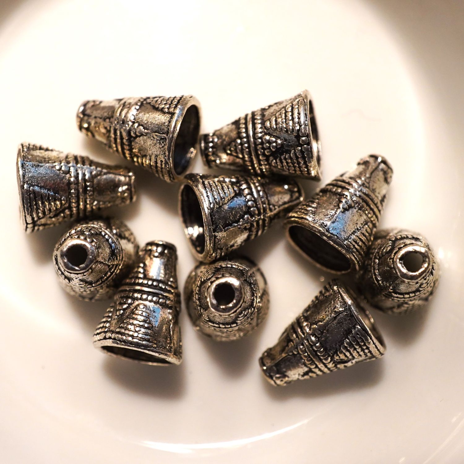 10 cônes argentés 12 x 7 mm
