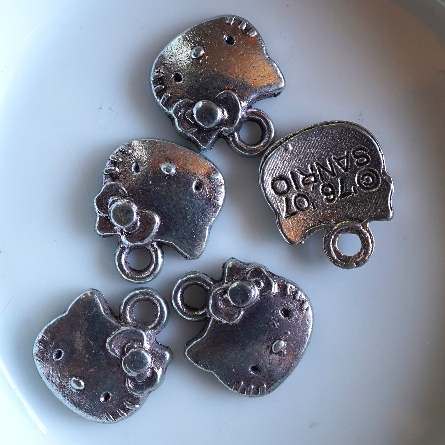 5 pendentifs breloques petit chat Hello Kitty argenté 13 x 10 mm