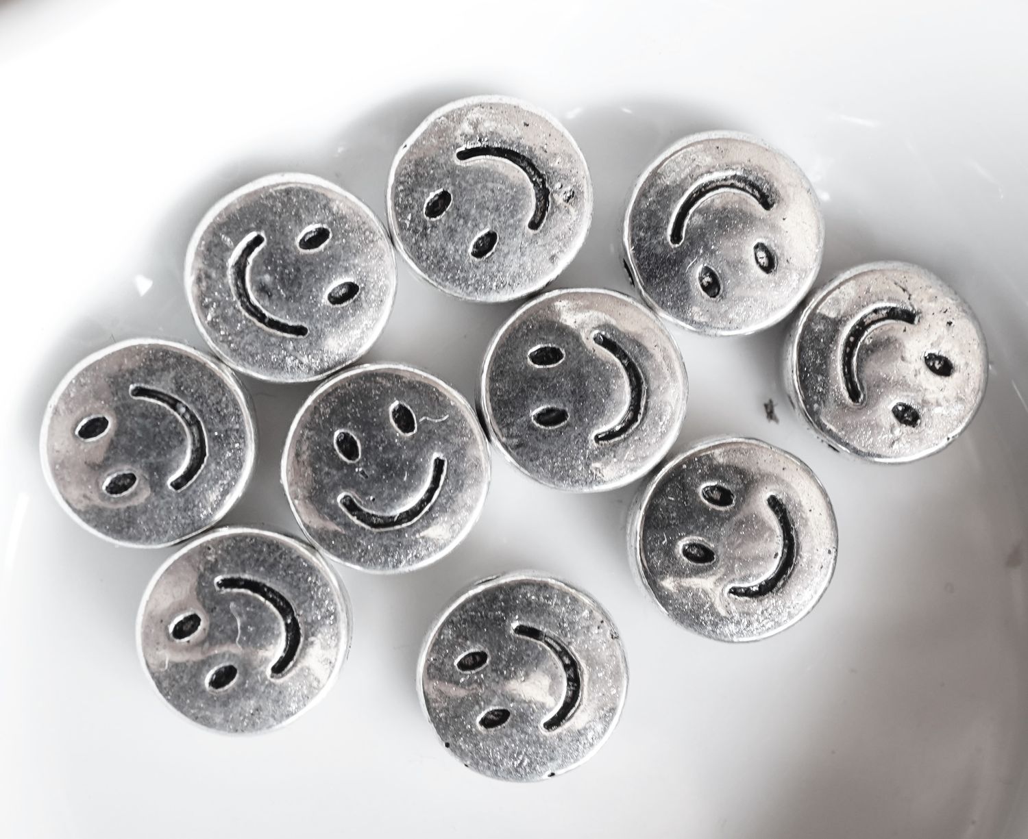 5 perles smiley argentées 9 mm