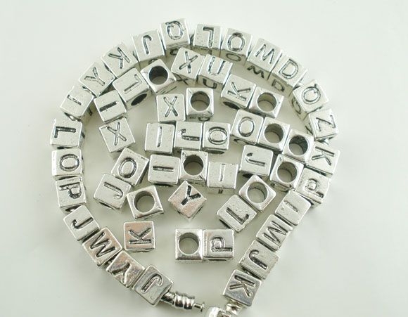 Lot de 300 perles cube argentées lettres  alphabet 7 x 7 mm -10%