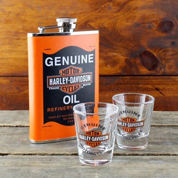 Harley-Davidson Oil Can Flask & Shot Glas Set Harley-Davidson Oil Can Flask & Shot Glas Set