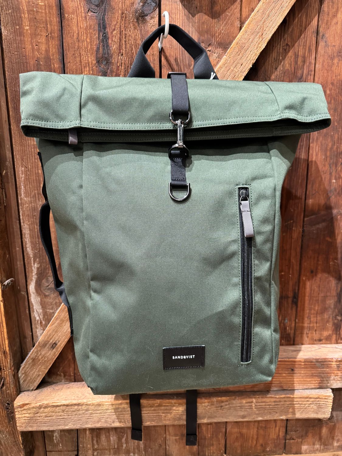 Sandqvist – Dante Dawn Green with Black webbing