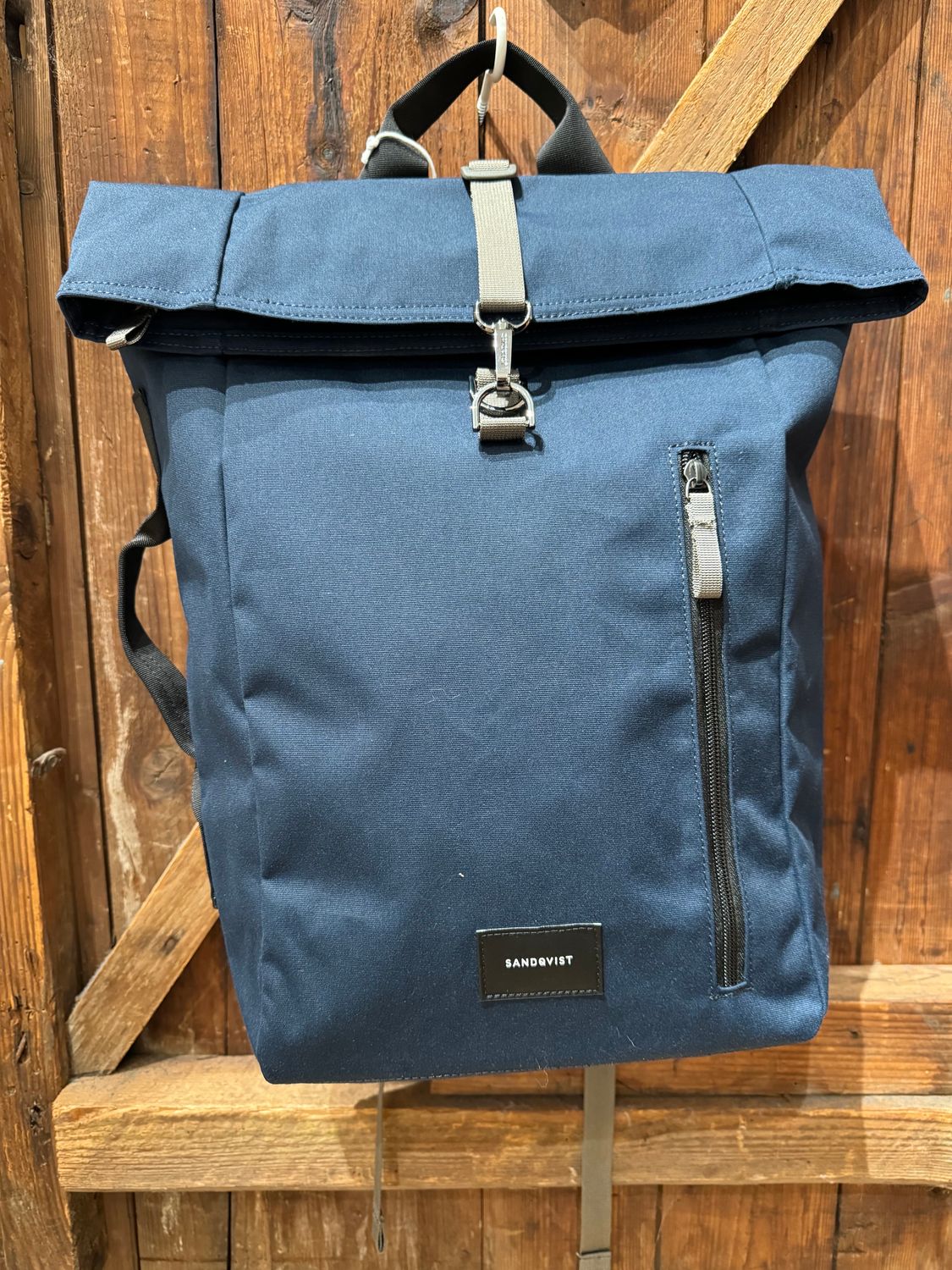 Sandqvist – Dante Navy with Grey webbing
