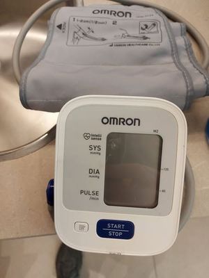 Omron מד לחץ דם דיגיטלי של חברת
