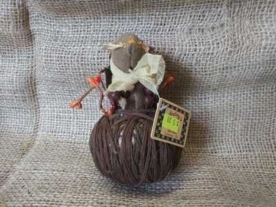 Audrey's Mouse in a Thread Ball 4.5