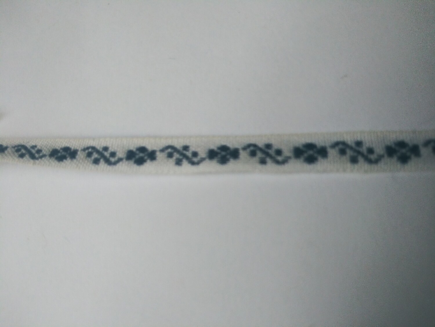 White & Navy Flat Trim 1/4" x 36 Yards Reel