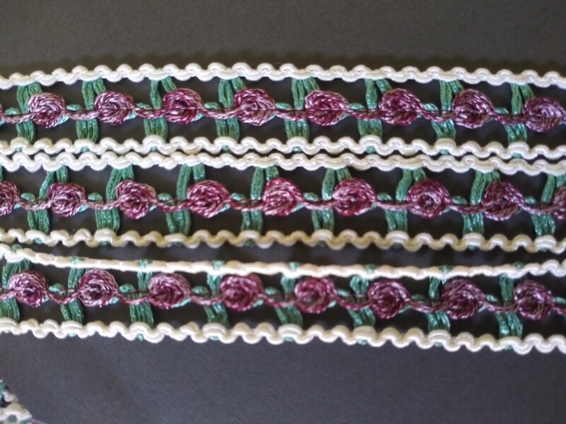 Ecru/Wisteria Floral Trim 5/8" 36 Yard Reel