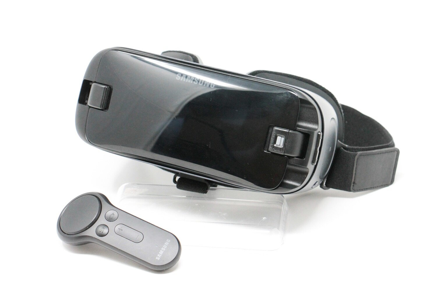 Samsung Gear VR Headset with Controller - SOLD