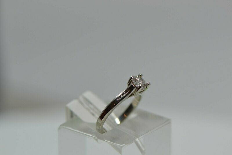 Ladies Engagement Ring