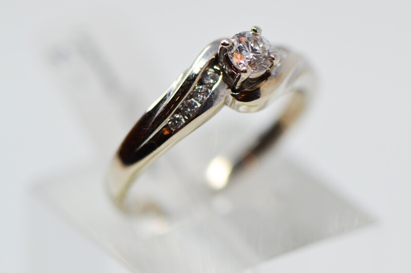 Ladies Engagement Ring