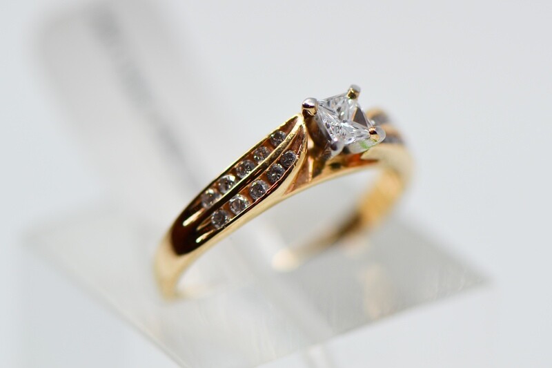 Ladies Engagement Ring