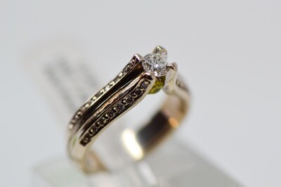 Ladies Diamond Engagement Ring