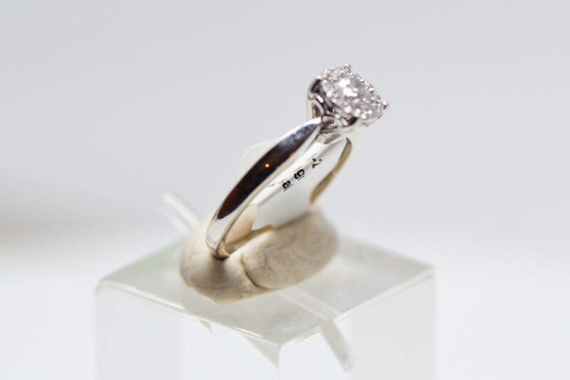Ladies Engagement Ring