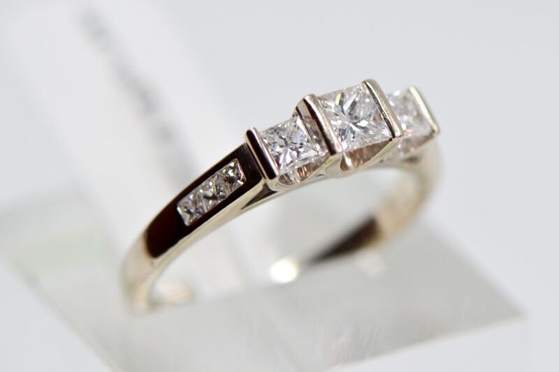Ladies Engagement Ring